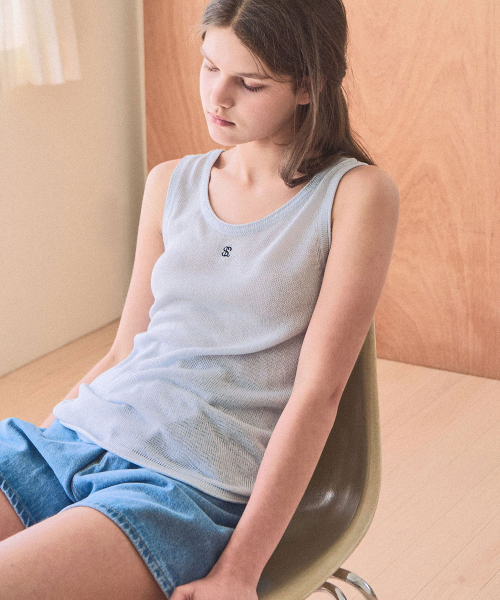SLOWLOLLI(スローローリ)の「Muse logo round knit sleeveless_4 Colors(Tシャツ/カットソー・レディース・グレー/ブルー/ブラック/アイボリー・FREE)」の5枚目の写真