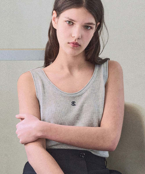 SLOWLOLLI(スローローリ)の「Muse logo round knit sleeveless_4 Colors(Tシャツ/カットソー・レディース・グレー/ブルー/ブラック/アイボリー・FREE)」の8枚目の写真