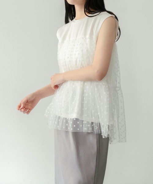 on:nue（オンニュ）の「【on:nue】[着用動画あり！] チュールドッキングノースリーブトップス /2026 SS COLLECTION（Tシャツ/カットソー・レディース・ホワイト/ブラック・FREE）」の3枚目の写真