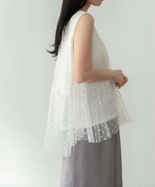 on:nue（オンニュ）の「【on:nue】[着用動画あり！] チュールドッキングノースリーブトップス /2026 SS COLLECTION（Tシャツ/カットソー・レディース・ホワイト/ブラック・FREE）」の4枚目の写真