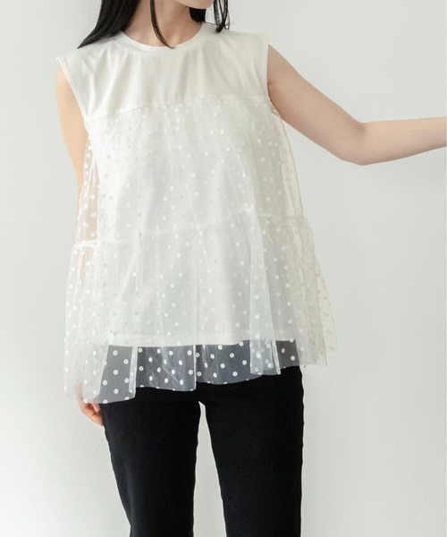 on:nue（オンニュ）の「【on:nue】[着用動画あり！] チュールドッキングノースリーブトップス /2026 SS COLLECTION（Tシャツ/カットソー・レディース・ホワイト/ブラック・FREE）」の6枚目の写真