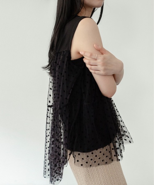 on:nue（オンニュ）の「【on:nue】[着用動画あり！] チュールドッキングノースリーブトップス /2026 SS COLLECTION（Tシャツ/カットソー・レディース・ホワイト/ブラック・FREE）」の13枚目の写真