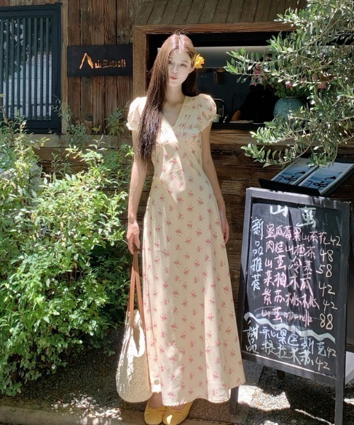 FAVORITO(ファヴォリート)の「Vネック花柄ワンピース(ワンピース・レディース・ライトイエロー・L/M/S)」の11枚目の写真