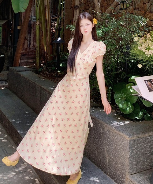 FAVORITO(ファヴォリート)の「Vネック花柄ワンピース(ワンピース・レディース・ライトイエロー・L/M/S)」の5枚目の写真