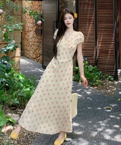 FAVORITO(ファヴォリート)の「Vネック花柄ワンピース(ワンピース・レディース・ライトイエロー・L/M/S)」の9枚目の写真