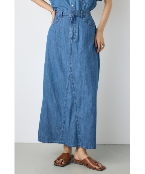 AZUL by moussy（アズールバイマウジー）の「【セットアップ対応】【身長/骨格別着用画像あり】ライトオンスデニムスカート（デニムスカート・レディース・ワンウォッシュ/ブルー・MEDIUM/SMALL）」の2枚目の写真