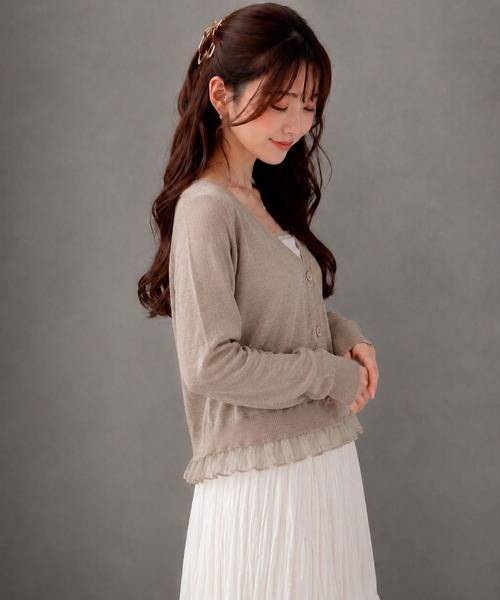 FINEnough（ファインナフ）の「シアーフリルヘムVネックカーディガン（ニット/セーター・レディース・ベージュ系その他/ホワイト/ブラック・FREE）」の9枚目の写真