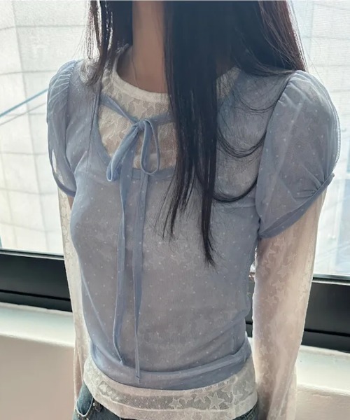 GEMEDA(ジェメダ)の「【韓国ガーリー】ドットシアーレースレイヤードトップス / メロウ半袖プルオーバー(Tシャツ/カットソー・レディース・ブルー/ライトベージュ/ブラック・M)」の2枚目の写真