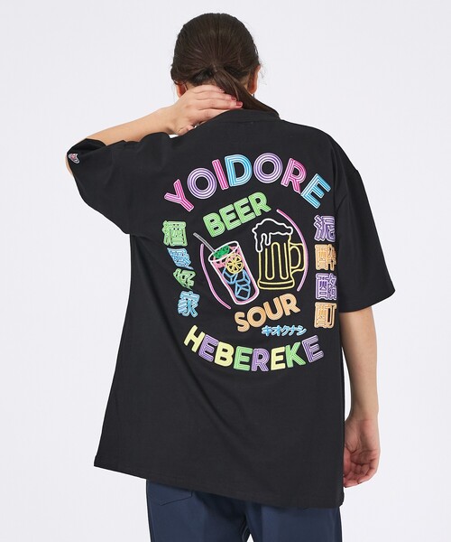 ABAHOUSE(アバハウス)の「【YOIDORE/ヨイドレ 】刺繍MIX グラフィックプリント クルーネックTシャツTシャツ/ 酒愛好家/ユニセックス(Tシャツ/カットソー・メンズ・ネイビー/グリーン/ブラック系その他/ホワイト系その他2/ブラック系その他2/ブラック系その他3/ホワイト系その他3/ホワイト系その他・M/L)」の6枚目の写真