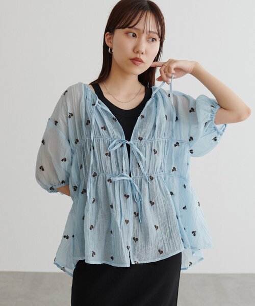 DISCOAT(ディスコート)の「花柄刺繍ブラウス(シャツ/ブラウス・レディース・アイボリー/サックスブルー/ブラック/ブラウン・FREE)」の4枚目の写真