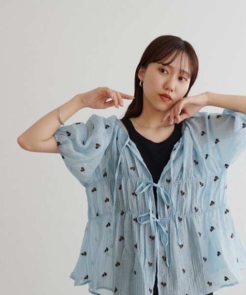 DISCOAT(ディスコート)の「花柄刺繍ブラウス(シャツ/ブラウス・レディース・アイボリー/サックスブルー/ブラック/ブラウン・FREE)」の14枚目の写真