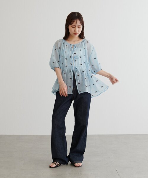DISCOAT(ディスコート)の「花柄刺繍ブラウス(シャツ/ブラウス・レディース・アイボリー/サックスブルー/ブラック/ブラウン・FREE)」の7枚目の写真