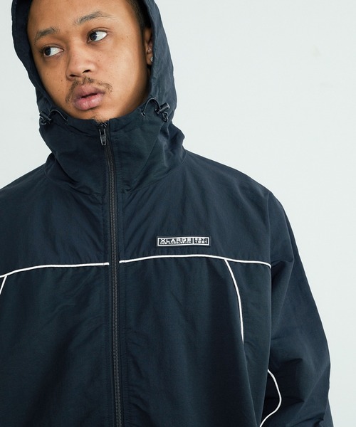 XLARGE(エクストララージ)の「CURVED NYLON JACKET(ブルゾン・メンズ・ホワイト/ブラック/オリーブ・S/L/M/XL)」の11枚目の写真