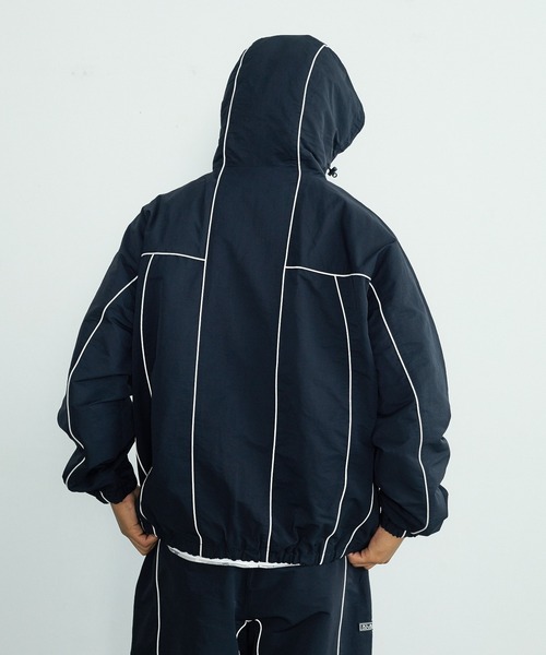 XLARGE(エクストララージ)の「CURVED NYLON JACKET(ブルゾン・メンズ・ホワイト/ブラック/オリーブ・S/L/M/XL)」の10枚目の写真
