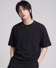 A'GEM/9 × .kom 『BENUSTA/ベヌスタ』BIJOU NECKLINE T-SHIRT/ビジューネックラインTシャツ