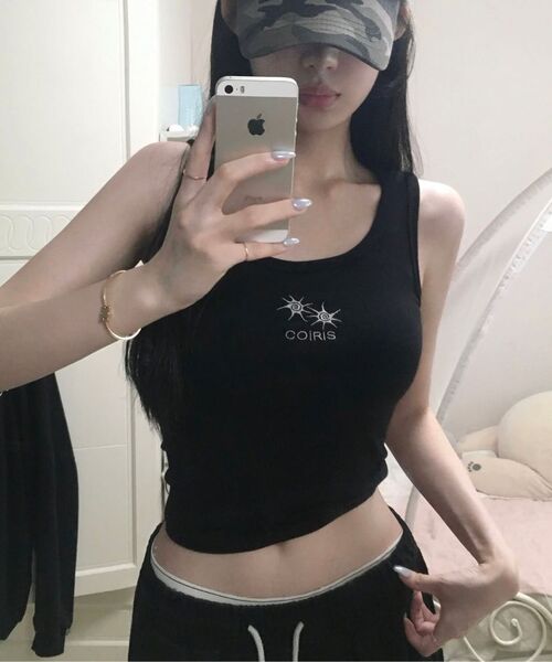 COIRIS(コイリス)の「レオンラウンドネックスリーブレスナシ(4カラー)(Tシャツ/カットソー・レディース・ホワイト/チャコールグレー/ブラック/カーキ・FREE)」の21枚目の写真
