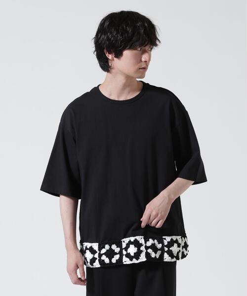 DISCOVERED(ディスカバード)の「DISCOVERED(ディスカバード)別注HEM CROCHET TEE(Tシャツ/カットソー・メンズ・ブラック/ホワイト・3/1)」の1枚目の写真