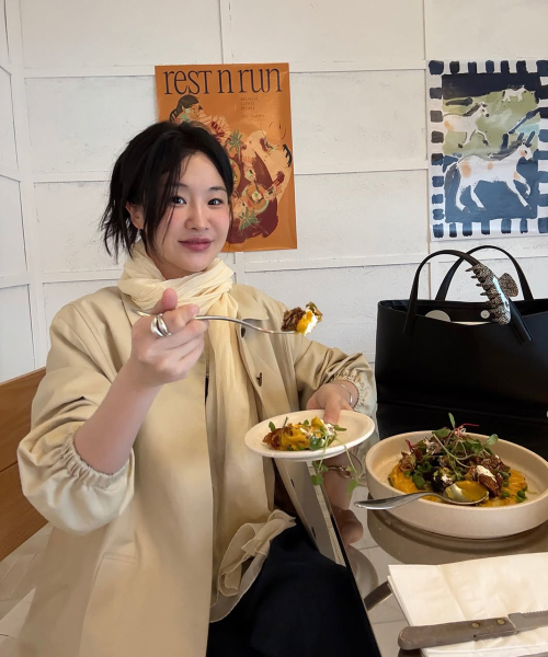 SINOON(シヌーン)の「Tailored Pleated Jacket (Beige)(トレンチコート・レディース・Beige・FREE)」の2枚目の写真