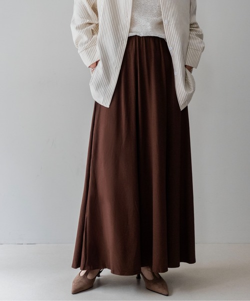 on:nue(オンニュ)の「【on:nue】ストレッチカットフレアマキシスカート /26-27 AW COLLECTION(スカート・レディース・ブラウン/ホワイト/ブラック/グレー・FREE)」の4枚目の写真