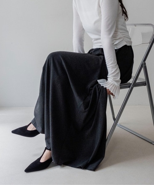 on:nue(オンニュ)の「【on:nue】ストレッチカットフレアマキシスカート /26-27 AW COLLECTION(スカート・レディース・ブラウン/ホワイト/ブラック/グレー・FREE)」の3枚目の写真