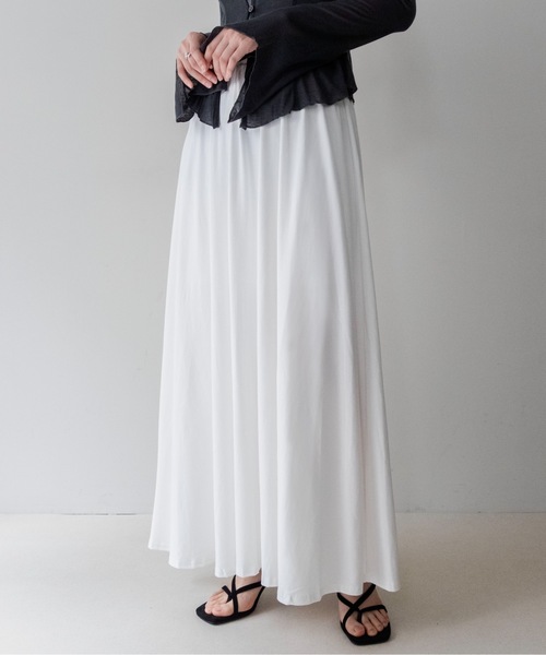 on:nue(オンニュ)の「【on:nue】ストレッチカットフレアマキシスカート /26-27 AW COLLECTION(スカート・レディース・ブラウン/ホワイト/ブラック/グレー・FREE)」の1枚目の写真