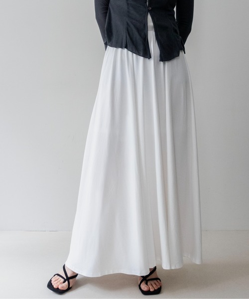 on:nue(オンニュ)の「【on:nue】ストレッチカットフレアマキシスカート /26-27 AW COLLECTION(スカート・レディース・ブラウン/ホワイト/ブラック/グレー・FREE)」の20枚目の写真