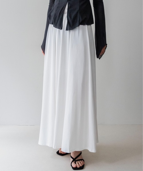 on:nue(オンニュ)の「【on:nue】ストレッチカットフレアマキシスカート /26-27 AW COLLECTION(スカート・レディース・ブラウン/ホワイト/ブラック/グレー・FREE)」の21枚目の写真