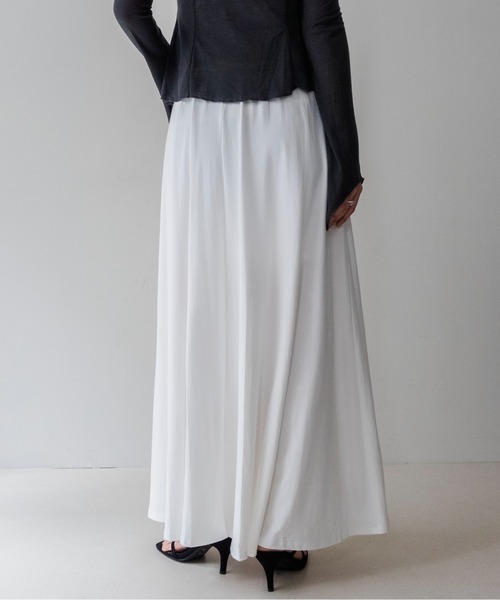 on:nue(オンニュ)の「【on:nue】ストレッチカットフレアマキシスカート /26-27 AW COLLECTION(スカート・レディース・ブラウン/ホワイト/ブラック/グレー・FREE)」の14枚目の写真