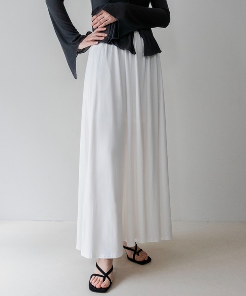 on:nue(オンニュ)の「【on:nue】ストレッチカットフレアマキシスカート /26-27 AW COLLECTION(スカート・レディース・ブラウン/ホワイト/ブラック/グレー・FREE)」の16枚目の写真