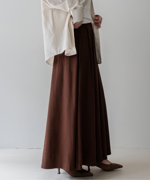 on:nue(オンニュ)の「【on:nue】ストレッチカットフレアマキシスカート /26-27 AW COLLECTION(スカート・レディース・ブラウン/ホワイト/ブラック/グレー・FREE)」の5枚目の写真