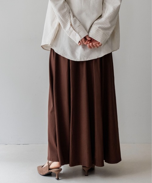 on:nue(オンニュ)の「【on:nue】ストレッチカットフレアマキシスカート /26-27 AW COLLECTION(スカート・レディース・ブラウン/ホワイト/ブラック/グレー・FREE)」の6枚目の写真