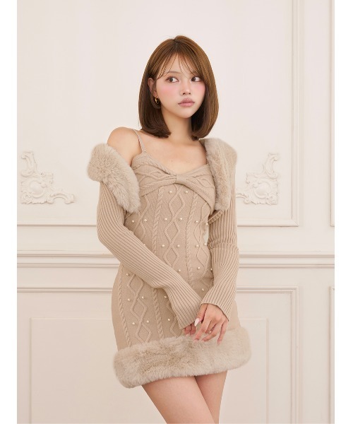 Darich(ダーリッチ)の「スノーケーブルリボンアンサンブルニットミニワンピース(ワンピース・レディース・ベージュ/ホワイト・FREE)」の1枚目の写真