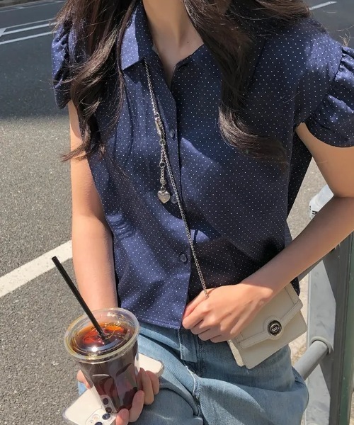 FAVORITO(ファヴォリート)の「襟付きドット柄シャツ(シャツ/ブラウス・レディース・ブラック/ブルー・F)」の8枚目の写真
