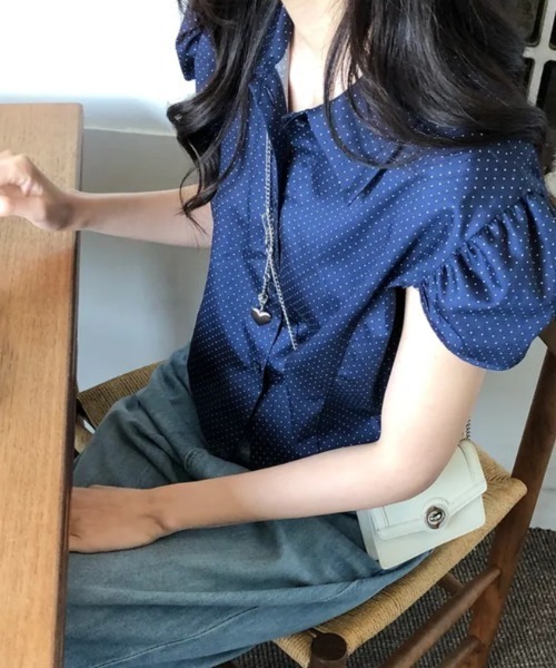 FAVORITO(ファヴォリート)の「襟付きドット柄シャツ(シャツ/ブラウス・レディース・ブラック/ブルー・F)」の7枚目の写真