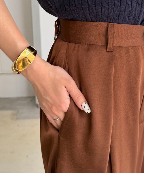 Thevon(ゼボン)の「サテンフロントタックパンツ(その他パンツ・レディース・ブラック/ブラウン・S/M)」の22枚目の写真