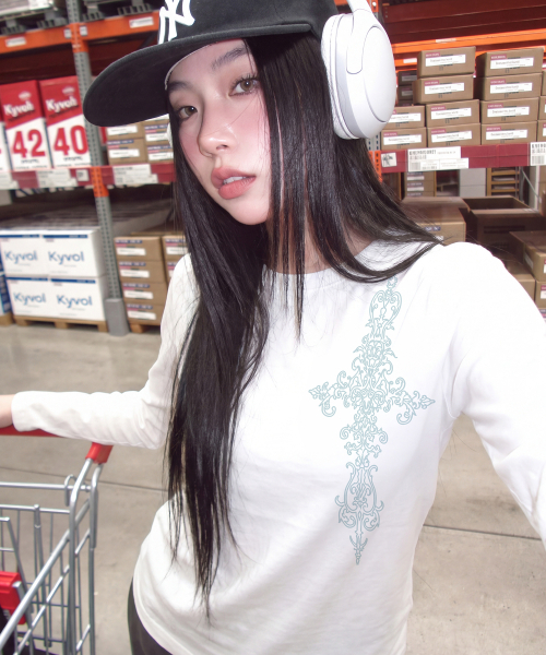 GRAVER（グレーバー）の「[UNISEX]SIM CROSS ロングスリーブ Tシャツ_4color（Tシャツ/カットソー・レディース・チャコールグレー/ホワイト/ライトホワイト/ブラック・MEDIUM/LARGE）」の5枚目の写真