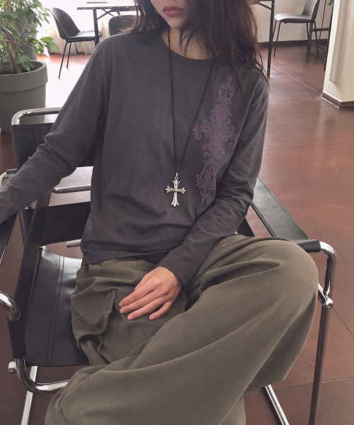 GRAVER（グレーバー）の「[UNISEX]SIM CROSS ロングスリーブ Tシャツ_4color（Tシャツ/カットソー・レディース・チャコールグレー/ホワイト/ライトホワイト/ブラック・MEDIUM/LARGE）」の8枚目の写真