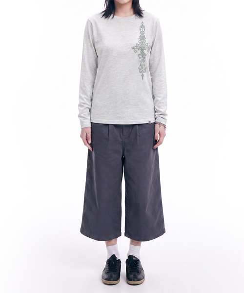 GRAVER（グレーバー）の「[UNISEX]SIM CROSS ロングスリーブ Tシャツ_4color（Tシャツ/カットソー・レディース・チャコールグレー/ホワイト/ライトホワイト/ブラック・MEDIUM/LARGE）」の10枚目の写真