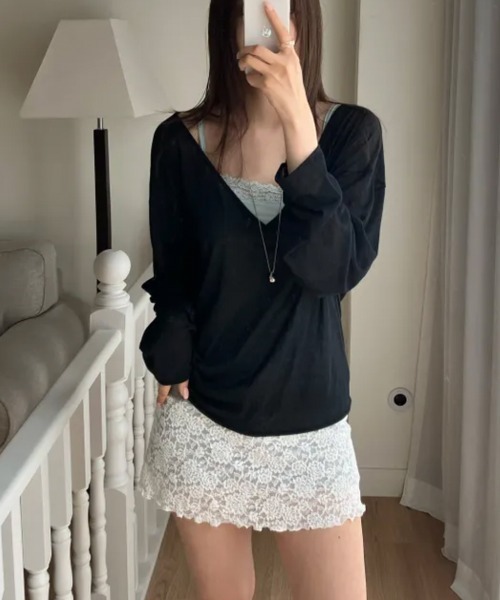 LOENNE(ロエヌ)の「Sheer Deep V-Neck Knit / シアーディープVネックニット(Tシャツ/カットソー・レディース・ホワイト/ブラック/ミント・FREE)」の2枚目の写真
