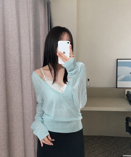 LOENNE(ロエヌ)の「Sheer Deep V-Neck Knit / シアーディープVネックニット(Tシャツ/カットソー・レディース・ホワイト/ブラック/ミント・FREE)」の13枚目の写真