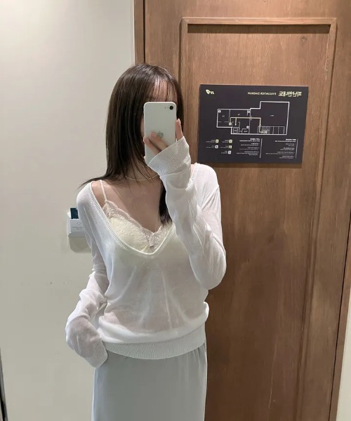 LOENNE(ロエヌ)の「Sheer Deep V-Neck Knit / シアーディープVネックニット(Tシャツ/カットソー・レディース・ホワイト/ブラック/ミント・FREE)」の19枚目の写真
