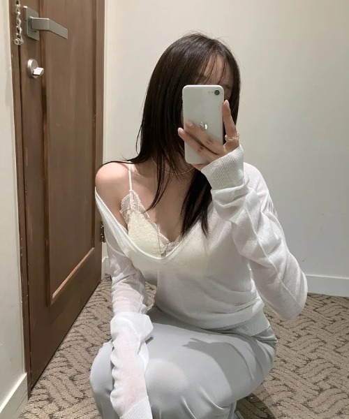 LOENNE(ロエヌ)の「Sheer Deep V-Neck Knit / シアーディープVネックニット(Tシャツ/カットソー・レディース・ホワイト/ブラック/ミント・FREE)」の21枚目の写真
