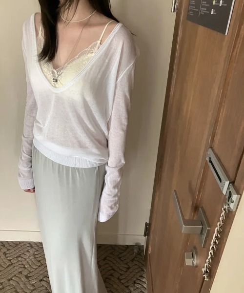 LOENNE(ロエヌ)の「Sheer Deep V-Neck Knit / シアーディープVネックニット(Tシャツ/カットソー・レディース・ホワイト/ブラック/ミント・FREE)」の22枚目の写真