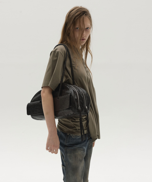LCDC TM(エルシーディーシーティーエム)の「ARCH LONG SHOULDER BAG_MEDIUM (BROWN)(ショルダーバッグ・レディース・その他・OS)」の6枚目の写真
