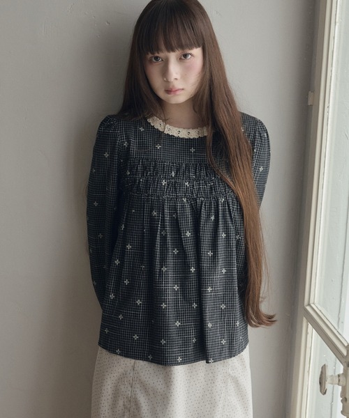 LiLIN｜リリンのトップス（ブラック/黒色系・花柄・ボタニカル柄）通販
