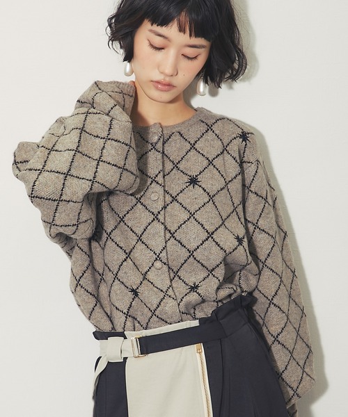 ANOTHER S(アナザーエス)の「刺繍ダイヤチェックニットカーディガン(カーディガン/ボレロ・レディース・ブラック/グレイッシュベージュ/アイボリー・M)」の21枚目の写真