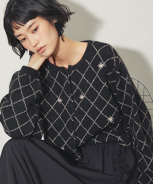 ANOTHER S(アナザーエス)の「刺繍ダイヤチェックニットカーディガン(カーディガン/ボレロ・レディース・ブラック/グレイッシュベージュ/アイボリー・M)」の13枚目の写真
