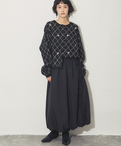 ANOTHER S(アナザーエス)の「刺繍ダイヤチェックニットカーディガン(カーディガン/ボレロ・レディース・ブラック/グレイッシュベージュ/アイボリー・M)」の4枚目の写真