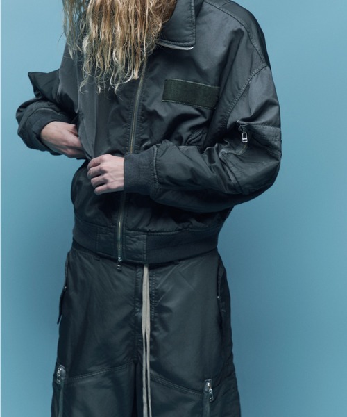 DANKE SCHON（ダンケシェーン）の「DankeSchon/ダンケシェーン/ASUTEX NYLON TWILL STAND BLOUSON（ブルゾン・メンズ・カーキ/ブラック・L/M）」の4枚目の写真