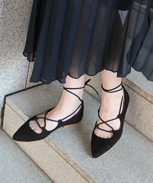 HELIOPOLE（エリオポール）の「HERMONT　ポイントレースアップパンプス（パンプス・レディース・ブラック・38/35/36/37）」の3枚目の写真